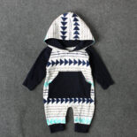 Boys and children in spring and autumn long-sleeved triangle striped jumpsuits, crawling clothes, children's clothes