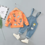 New Fall Cartoon Print Crew Neck Sweatshirt Denim Bib Two Piece Fashion Set for Boys and Girls