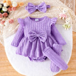 Autumn and winter new newborn baby round neck solid color small twist one-piece dress + head estimate socks