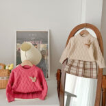 Girls' sweater skirt autumn and winter new solid color rabbit head knitted two-piece set baby girl reverse collar long sleeve