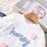 Children's Clothing Elementary and Medium School Girls Autumn and Winter New Embroidered Tops Printed Leggings Set - Image 3