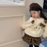 Girl's sweet cat thickened fur sweatshirt autumn and winter new fleece leopard print shorts fashion set - Image 4