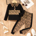 The new long-sleeved contrasting stitching set for small and medium-sized children is sent on behalf of the family